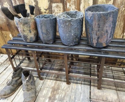 vintage foundry smelting pots/crucibles decorative artefacts homewares