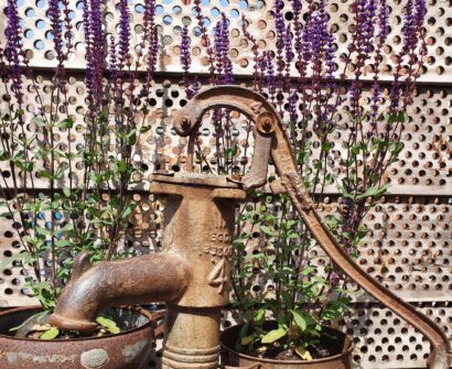cast iron water pump garden decorative