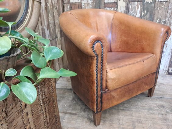 vintage leather club chair seating armchairs